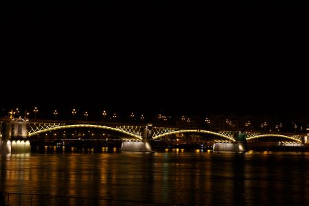 Nočná Budapešť, Budapešť