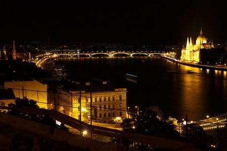 Nočná Budapešť, Budapešť