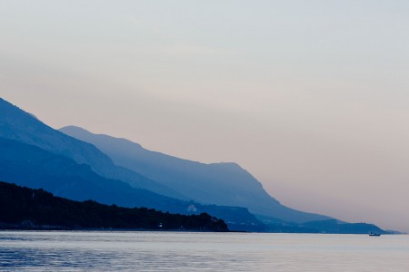 Skoro ráno, Brela